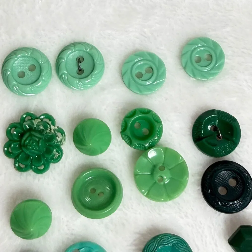 Vintage Green Buttons Mixed Lot 29 Pc Lucite Plastic Floral Shank Craft